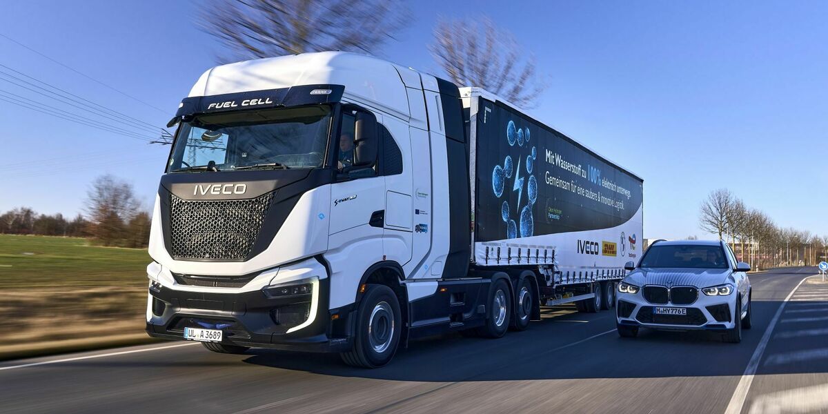 IVECO dodalo BMW dva nkladn vozy S-eWay na vodk. Prvn vozidla z revolunho projektu H2Haul